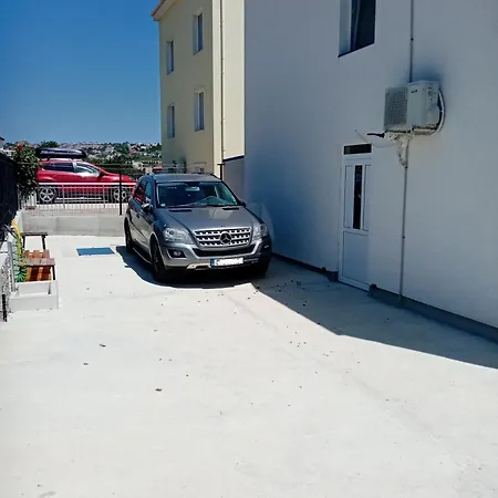 Victoria House *
