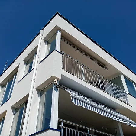 Victoria House *